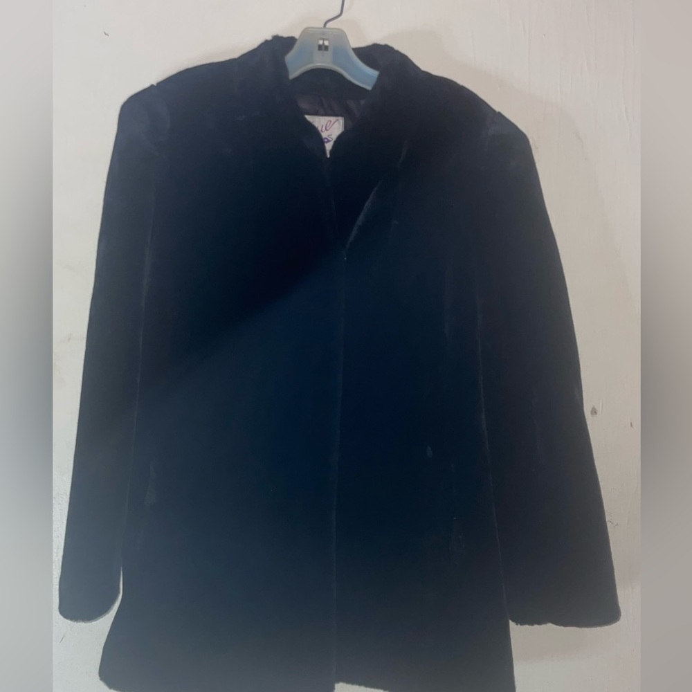 Fur medium jacket, great for the cold weather